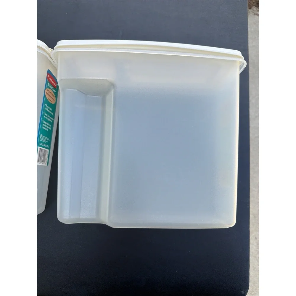 2 Rubbermaid Servin Saver Food Cereal Storage Containers Almond Lids 1.3 Gal
